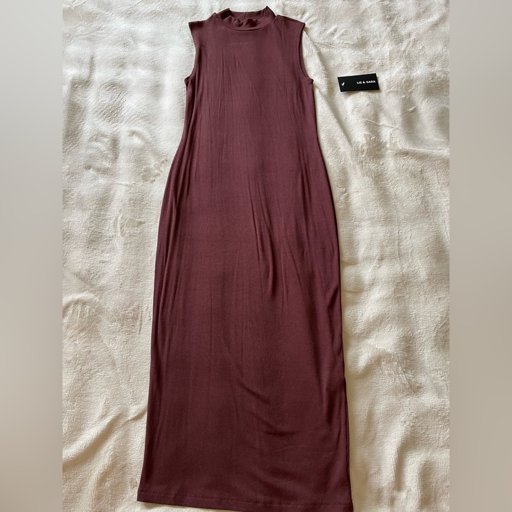 Chic Sleeveless Maxi Dress in Rich Brown
